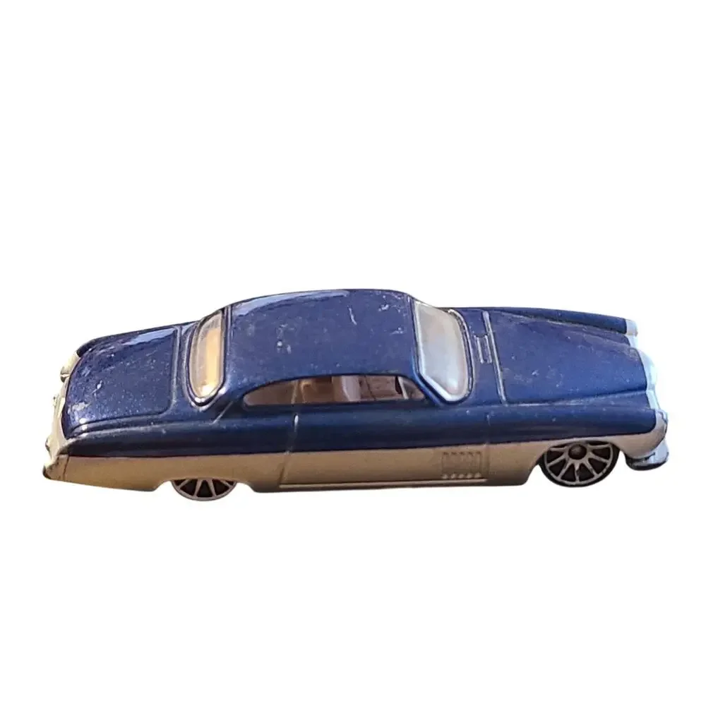 Chopped & Slammed Custom Show Car Collectible 1/64 Scale Diecast Diorama Model